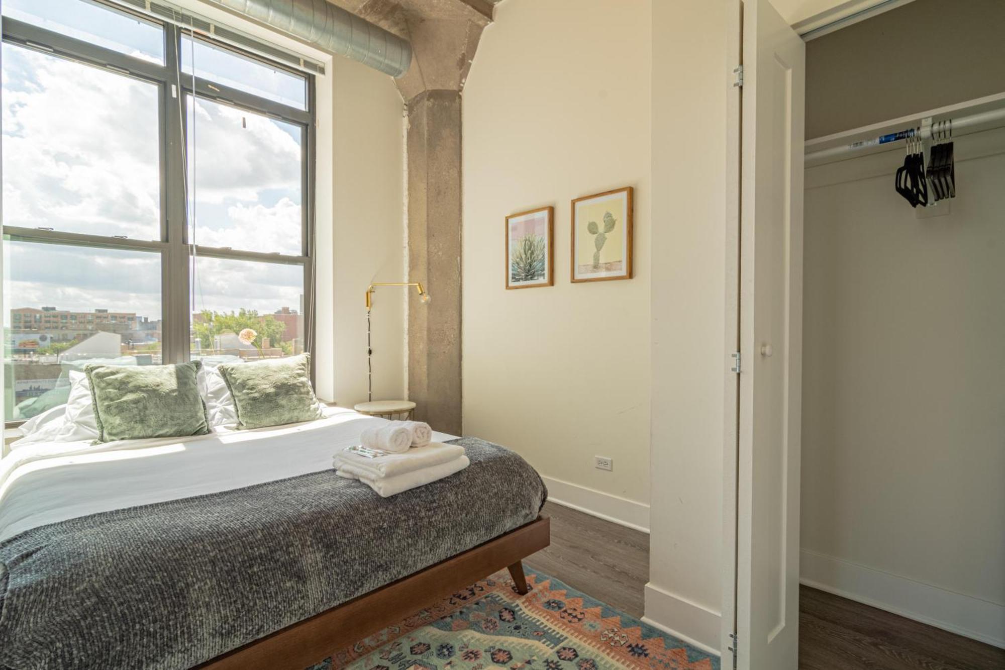 Bright 2Br Luxury Corner Suite With Optional Parking Sleeps 6 Guests Near Mccormick Place And Soldier Field Chicago Exterior foto